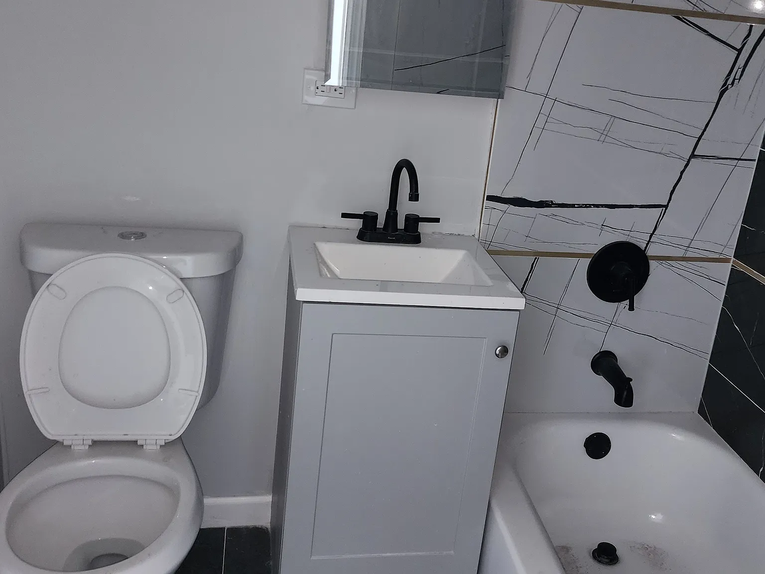 3 bed, 950 sqft, $2,900 — Photo 2