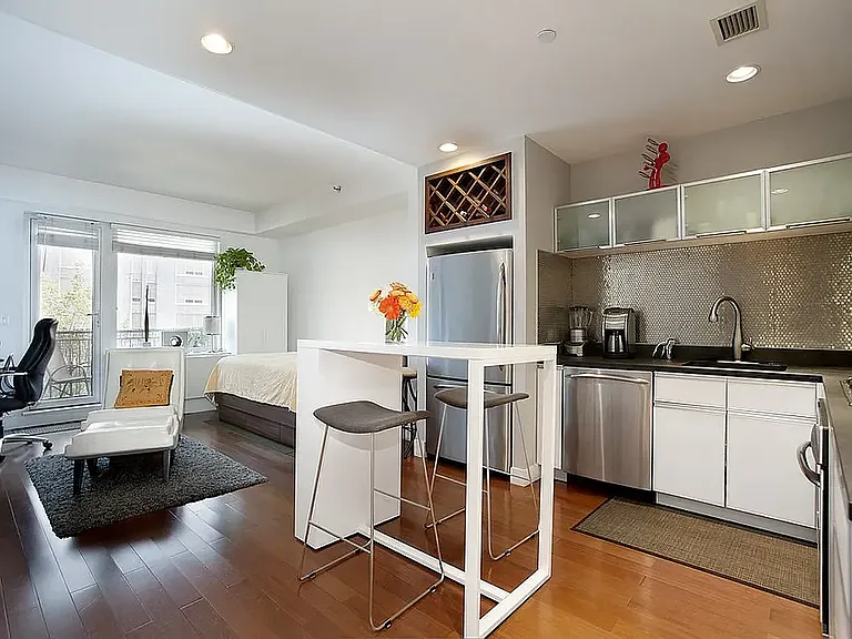 4427 Purves St #6E — Photo 1