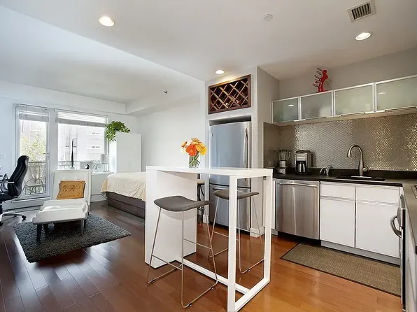 4427 Purves St APT 6E, Long Island City, NY 11101