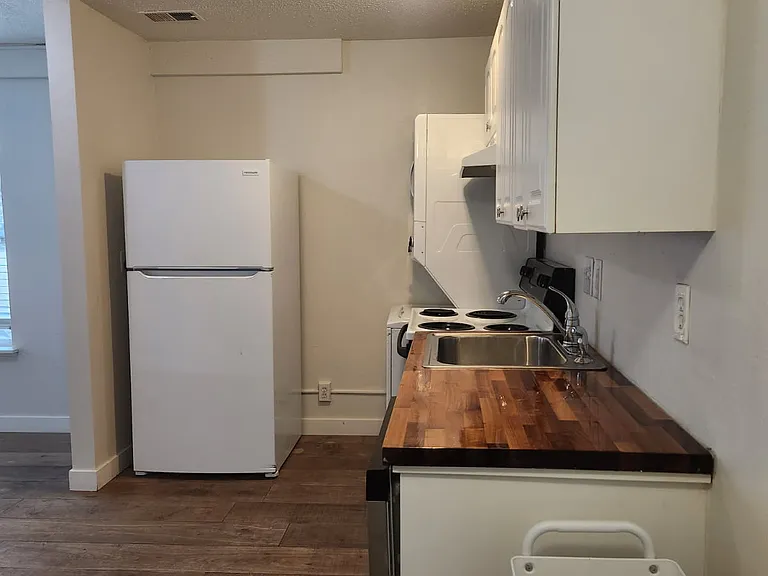 115 E Dartmouth Ave — Photo 8