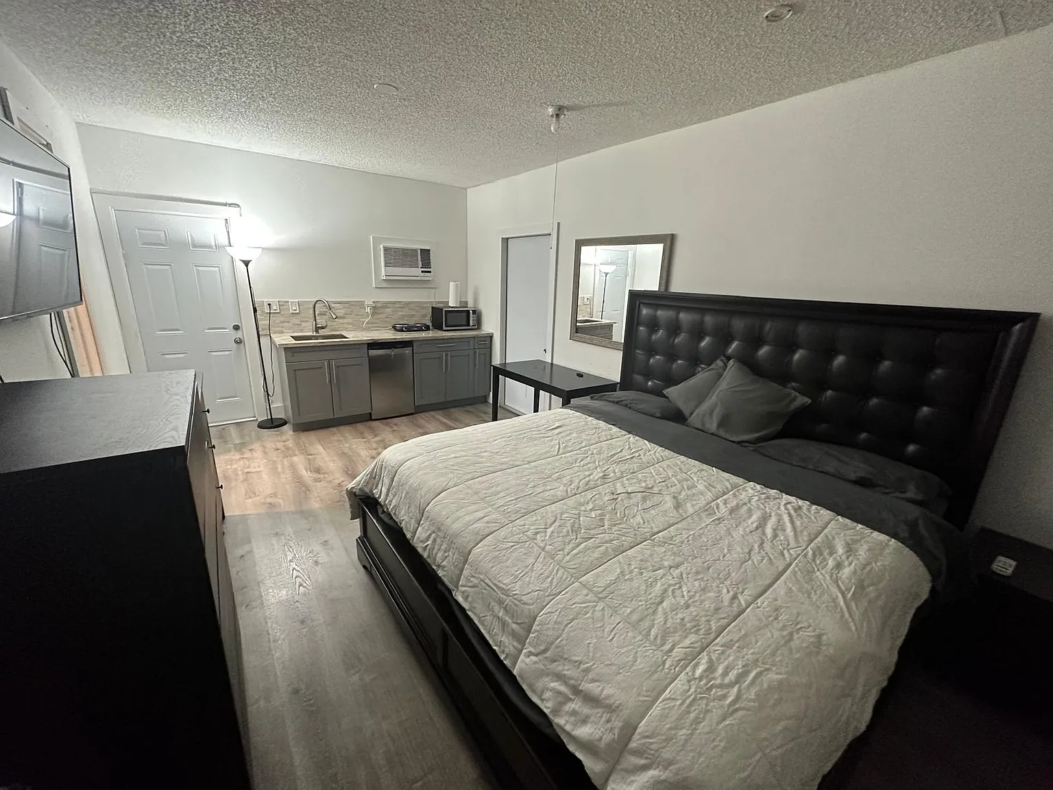 Studio, 400 sqft, $1,000 — Photo 2