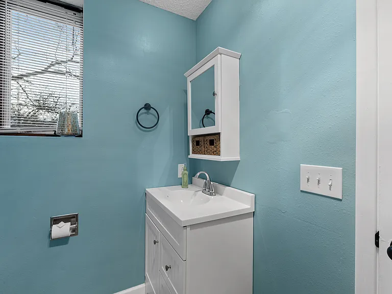 4066 Phillips Ave — Photo 15
