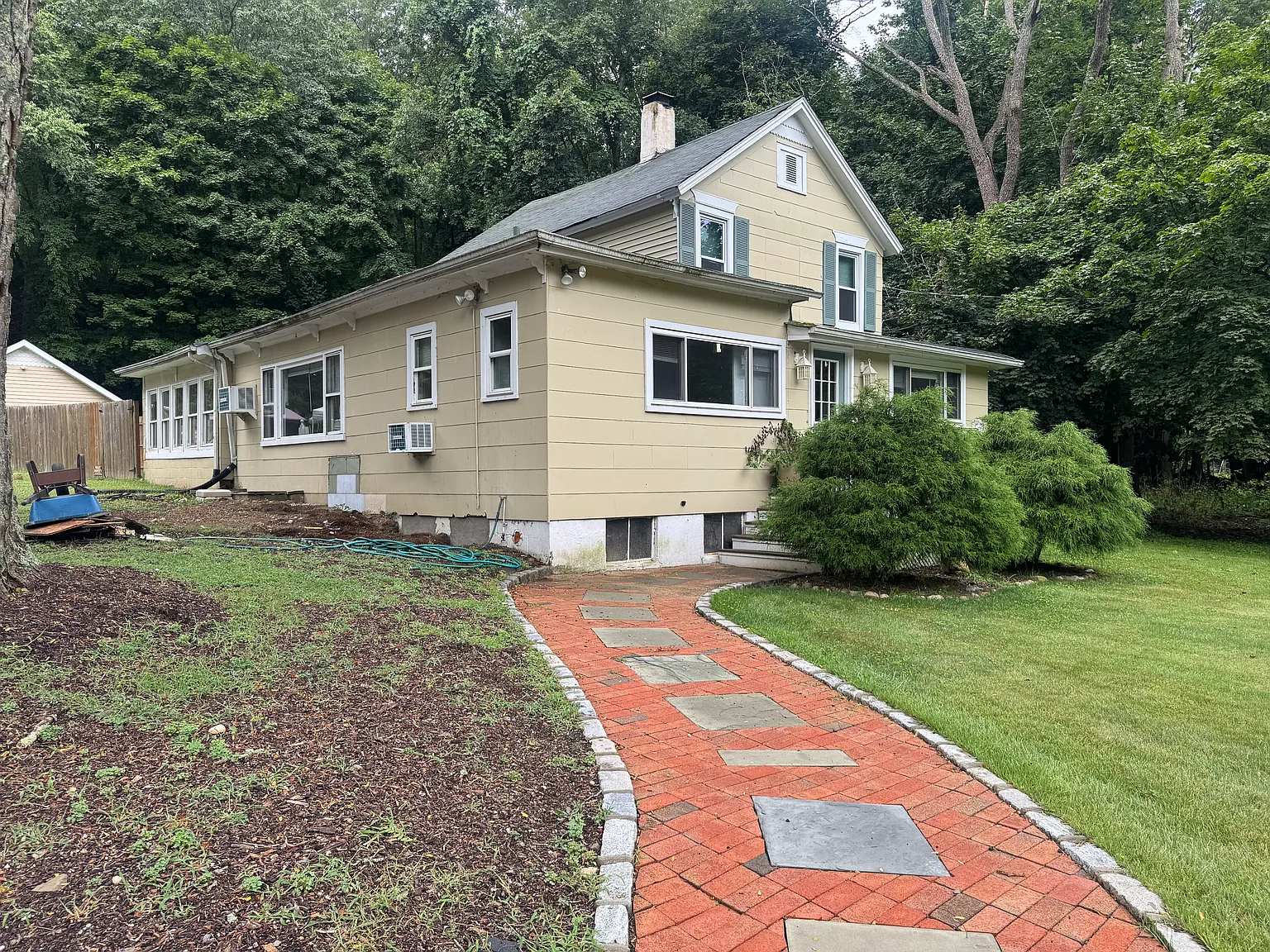 4 bed, $4,100 — Photo 1