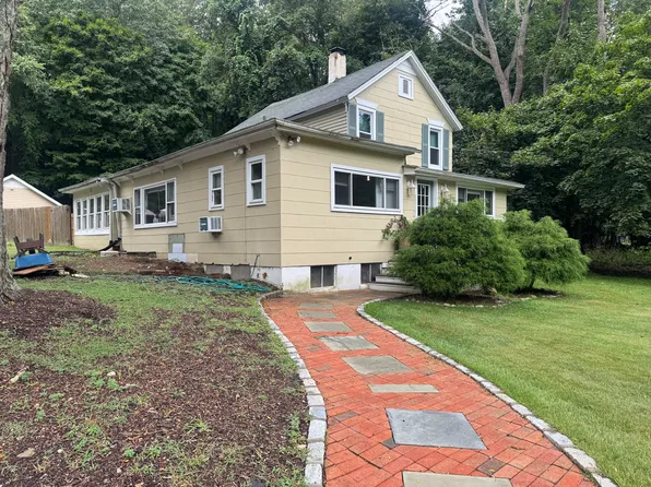 72 N Country Rd, East Setauket, NY 11733