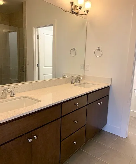 901 W McGraw St — Photo 12