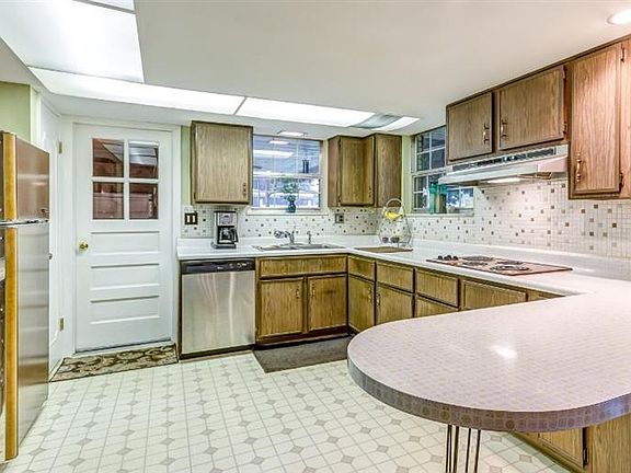 5th image of 3133 Westview Dr