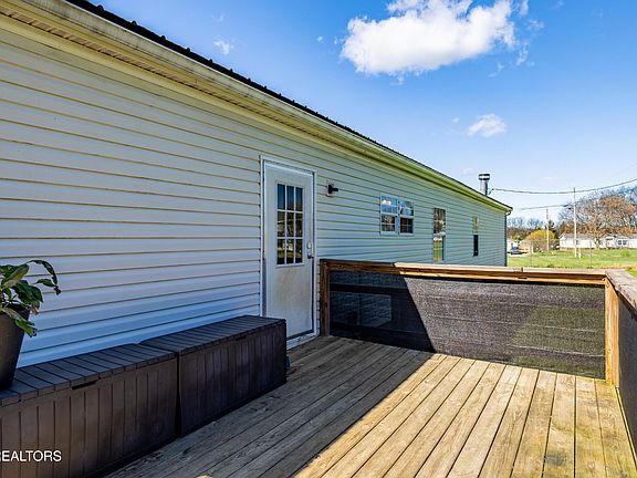 4th image of 540 Farm Loop Rd