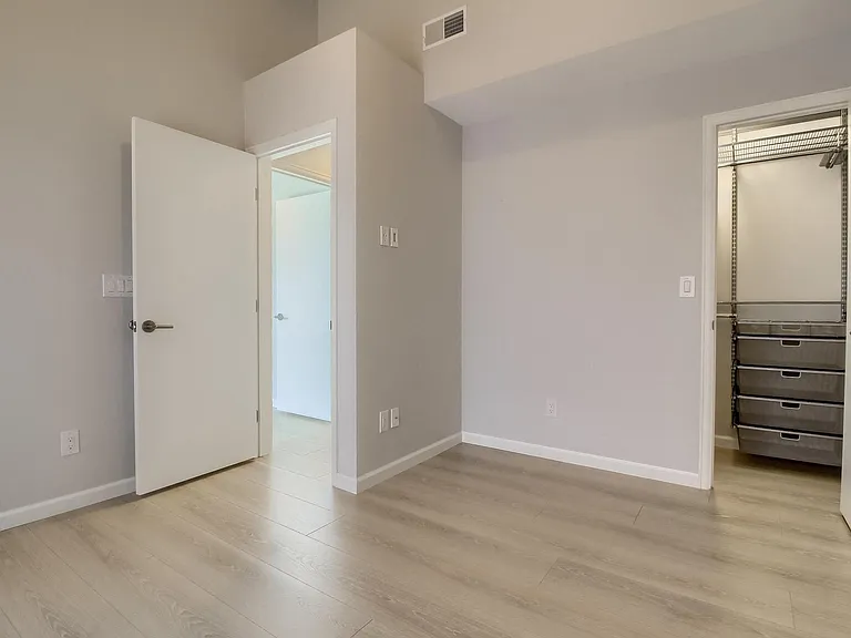 170 S Jackson St #203 — Photo 27