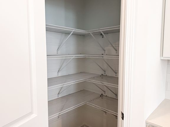 5th image of 1736 Hildago Dr