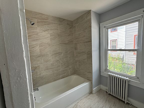 5th image of 209 Seaman St Floor 1
