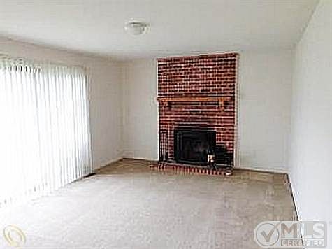 FAMILY ROOM.JPG
