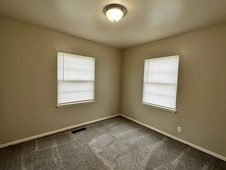 6239 N East Parkview St — Photo 14