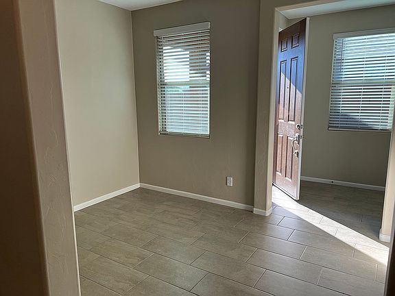 2nd image of 2922 W Chalfont Dr