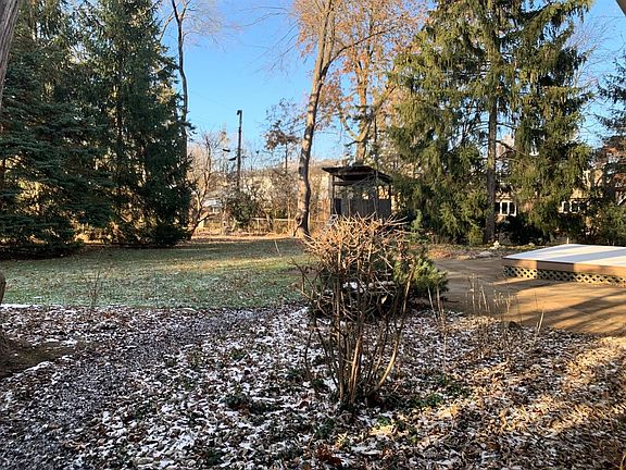4th image of 679 Worthington Pl