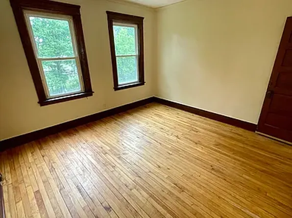 10 Agawam St, Worcester, MA