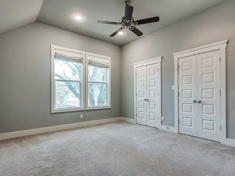 242 E Elmview Pl — Photo 18