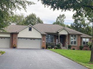 11393 Woodside Dr, Demotte, IN 46310