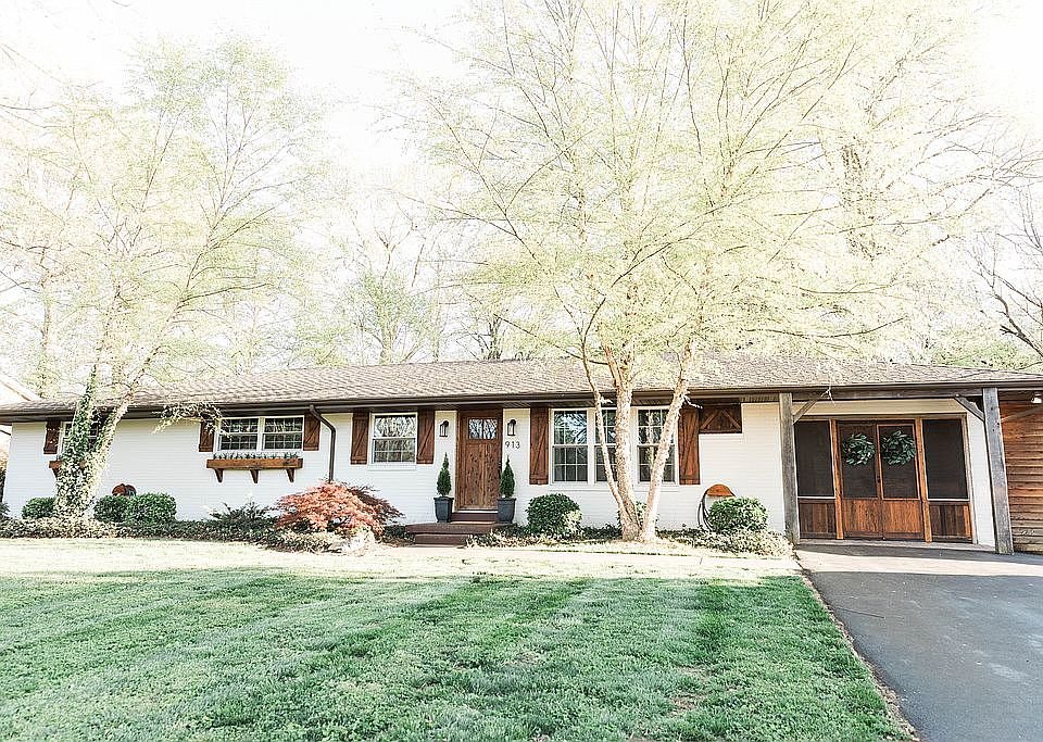 1st image of 913 Roselawn Way