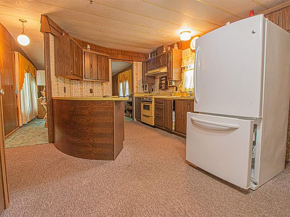 4th image of 261 Pine Dr