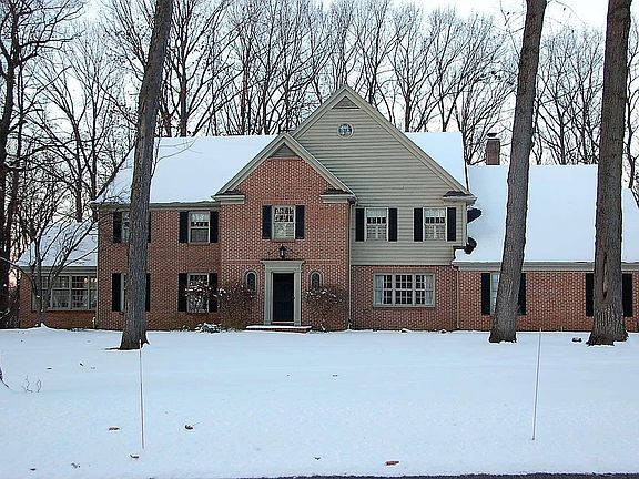 3rd image of 2357 Topswood Ln