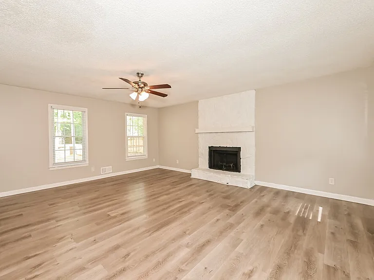 2128 Summertown Dr NW — Photo 4