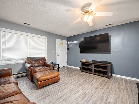 5th image of 916 W Highland Dr