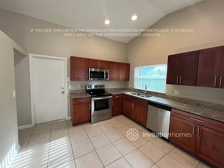 9821 NW 41st Ct — Photo 6