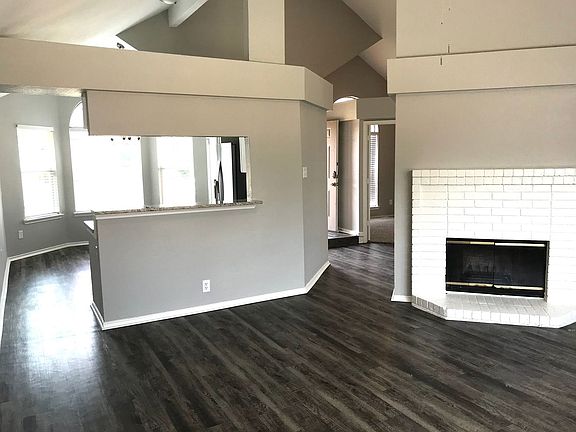 3rd image of 1506 Sandalwood Dr