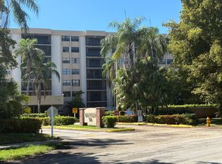 900 NE 195th St APT 702, Miami, FL 33179