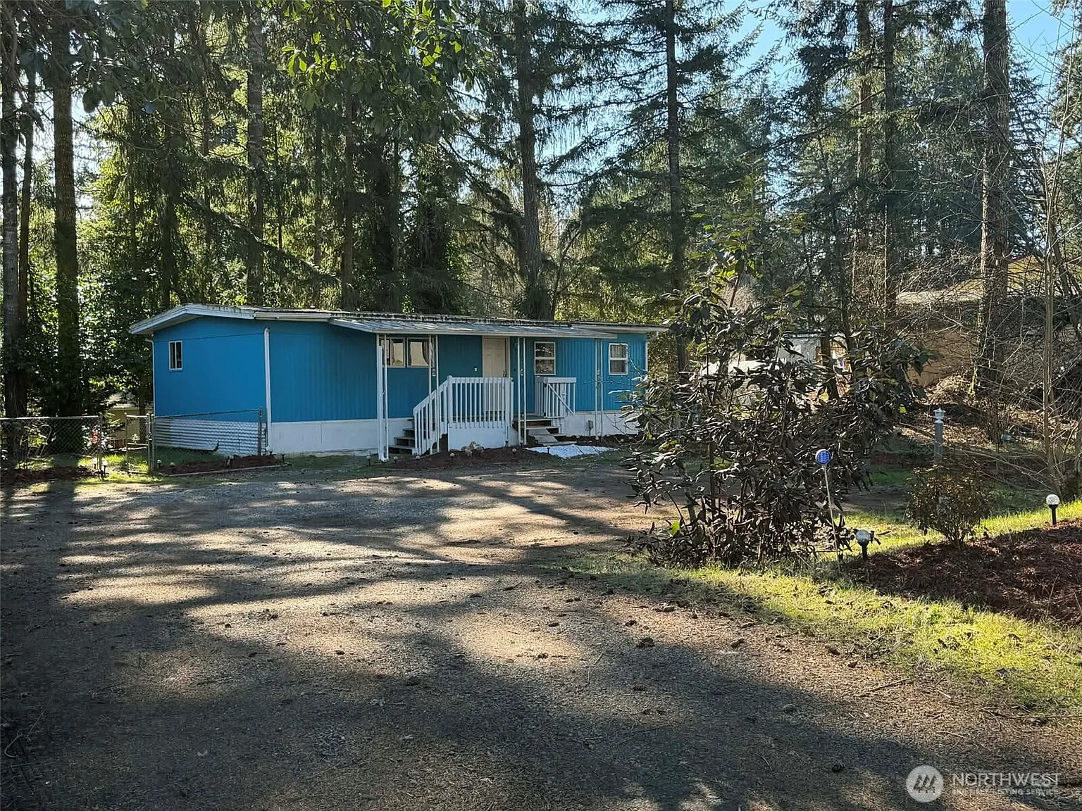 591 NE Larson Boulevard photo 1