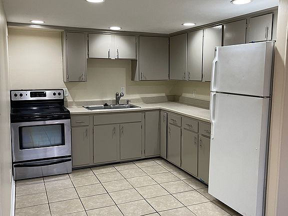 2nd image of 1305 N Banner Ave