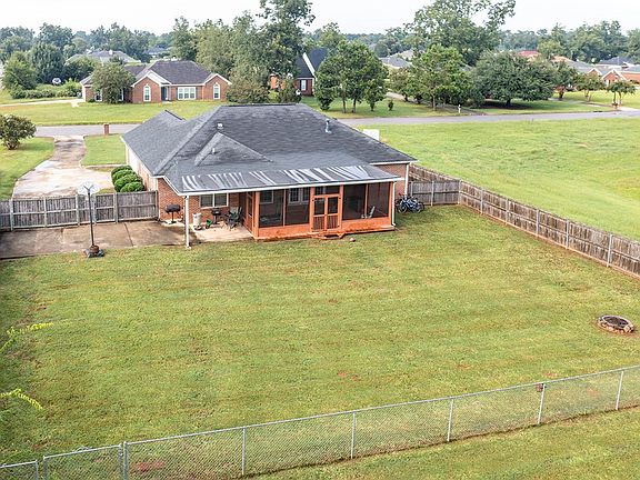 3rd image of 156 Ambleside Dr