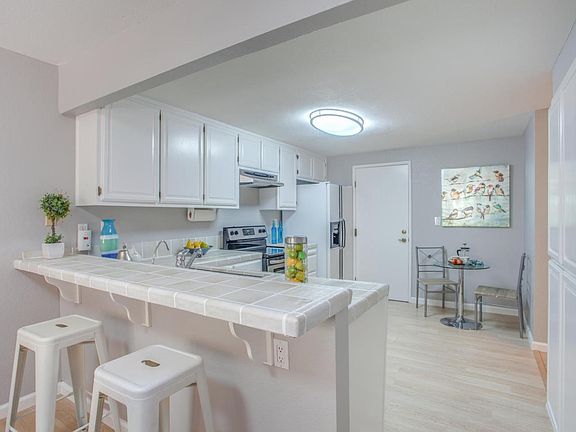 3rd image of 1735 Creekstone Cir