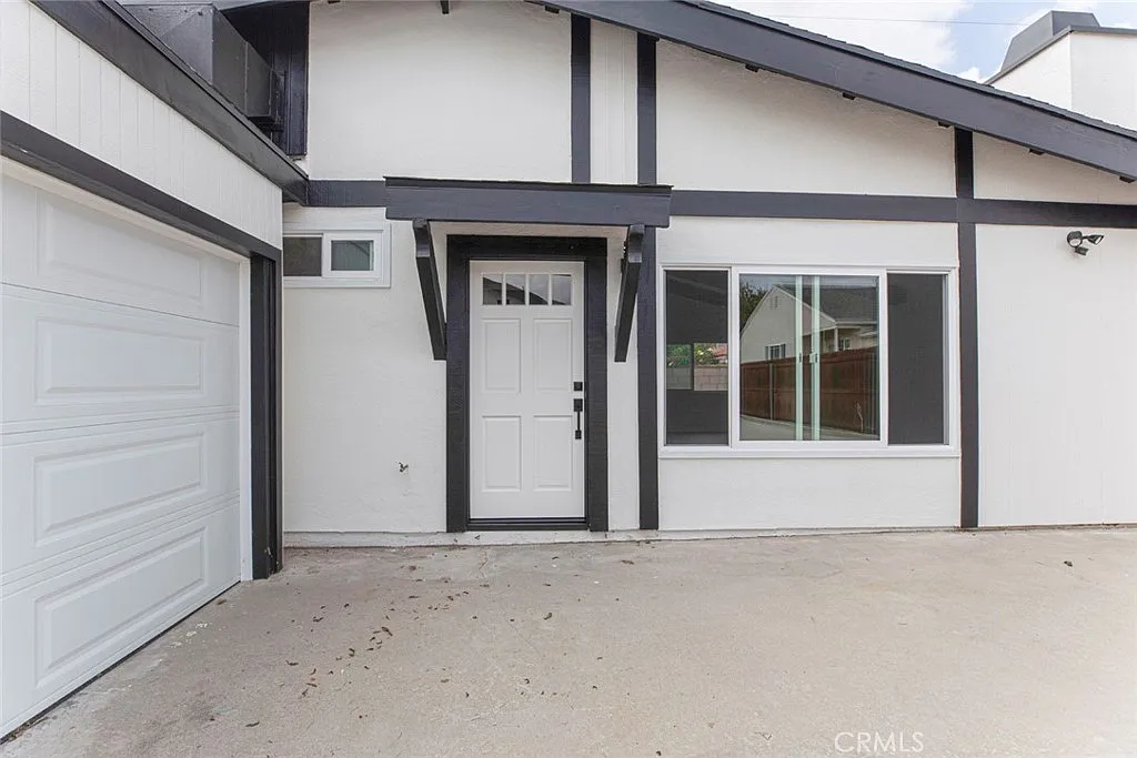 2 bed, 1050 sqft, $4,000 — Photo 1