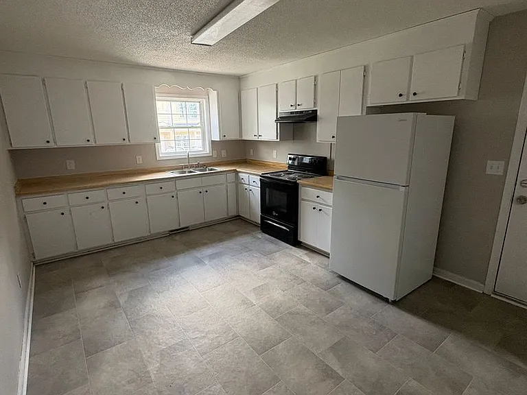 104 Bruce St — Photo 3