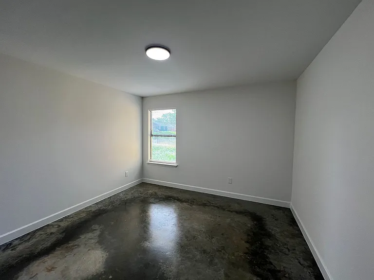 573 Jenson Rd — Photo 3