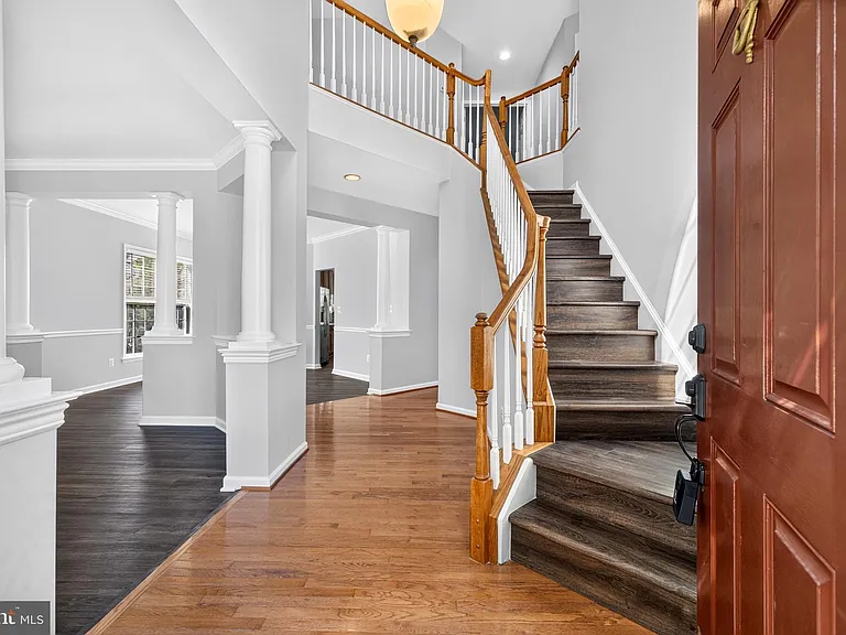 9036 Woodpecker Ct — Photo 4