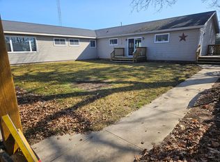 722 S East St #B, Silver Lake, WI 53170