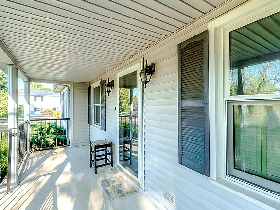 4th image of 1310 Crenshaw Ln