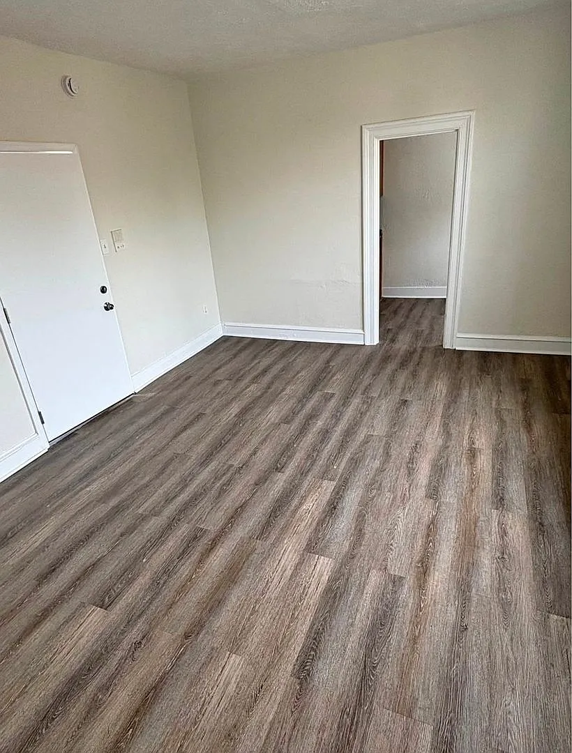 409 Walnut Street — Photo 2