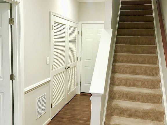 3rd image of 323 White Oak Way