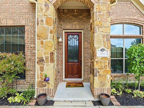 2nd image of 1804 Lewis Crossing Dr