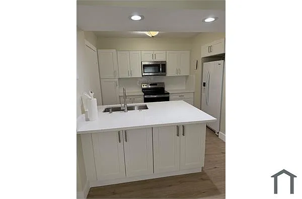 Building Photo - 9150 NW 38th Dr