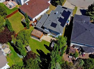 237 NE Scenic View Close NW, Calgary, AB T3L 1Y5