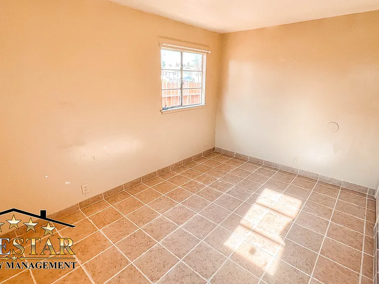 2105 Del Amo Way — Photo 8