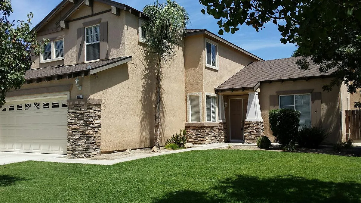 4 bed, 2876 sqft, $3,400 — Photo 1