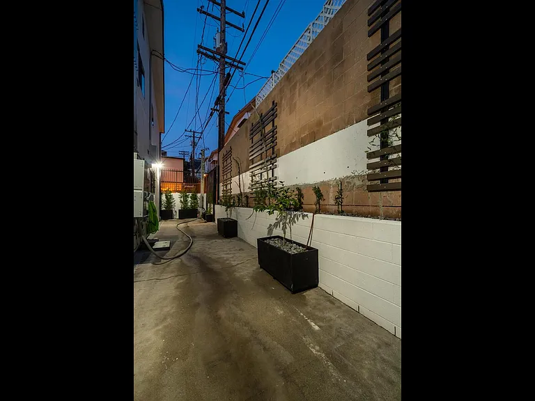 1262 N Sweetzer Ave #109 — Photo 9