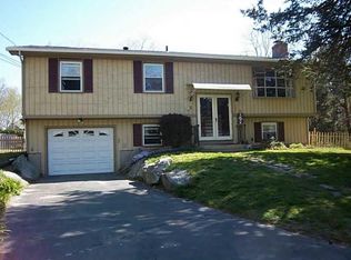 2 Otan Ct, Warwick, RI 02818