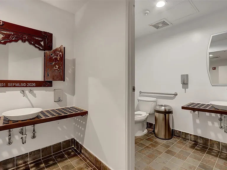 10 SW South River Dr #1410 — Photo 26