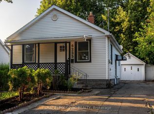 6255 Culp St, Niagara Falls, ON L2G 2C2